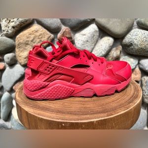 Nike Air Huarache Triple Red - Men’s size 9.5